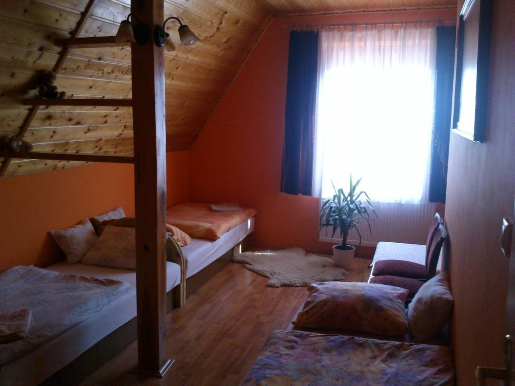 Agave Apartman Sarvar Room photo